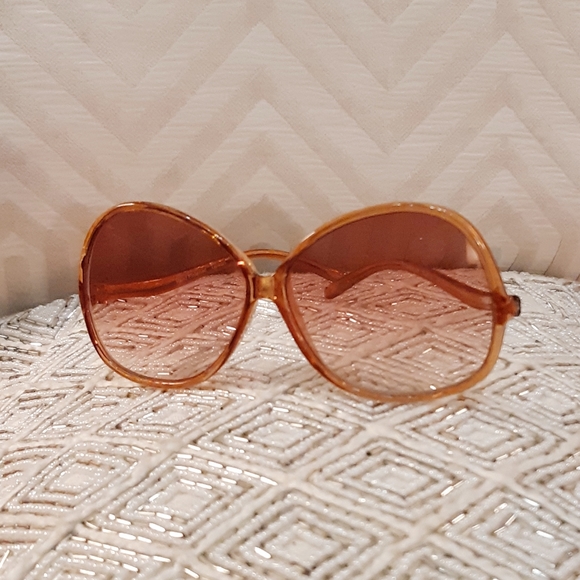 🎀NWOT Fashionable Kids Sunglasses - Picture 2 of 4